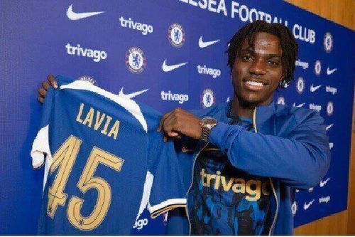 Romeo Lavia ký hợp đồng với Chelsea