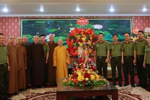 Hà Nội: Ban Trị sự GHPGVN Thành phố chúc mừng ngày truyền thống Công an nhân dân