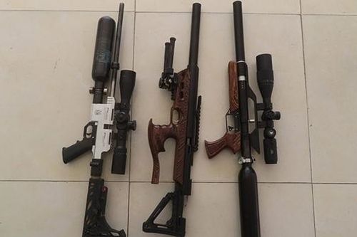 Bắt giữ nhóm đối tượng đi xe máy mang theo 4 khẩu súng