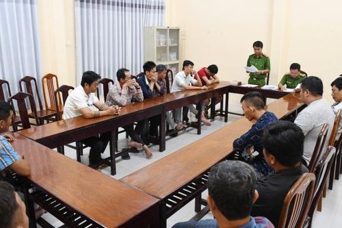 Khởi tố 16 đối tượng tổ chức đánh bạc và đánh bạc
