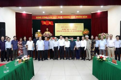 Nội dung sâu xa nhất của tập thơ 'Nhật ký trong tù' là tình yêu đất nước
