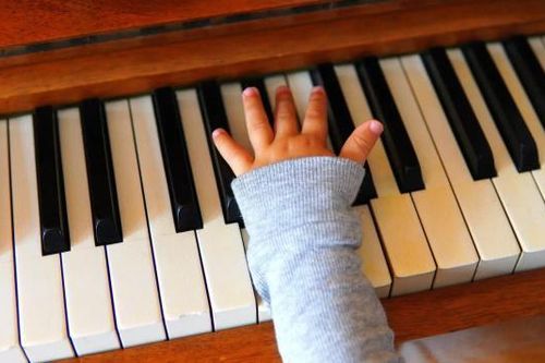 Âm nhạc hỗ trợ trị liệu cho trẻ khuyết tật