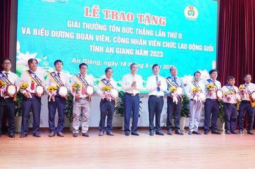 Liên đoàn Lao động tỉnh An Giang trao giải thưởng Tôn Đức Thắng