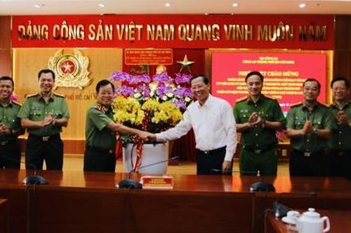 Lãnh đạo TPHCM thăm, làm việc với Công an TPHCM