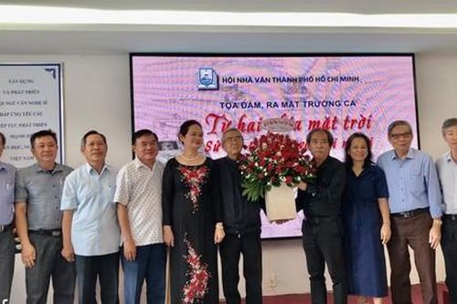 Ra mắt trường ca 'Từ hai phía mặt trời' của nhà thơ Trúc Phương