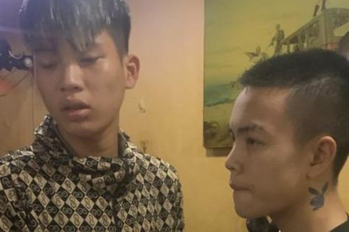 Hai tên cướp vào nhà dân lúc rạng sáng cướp điện thoại