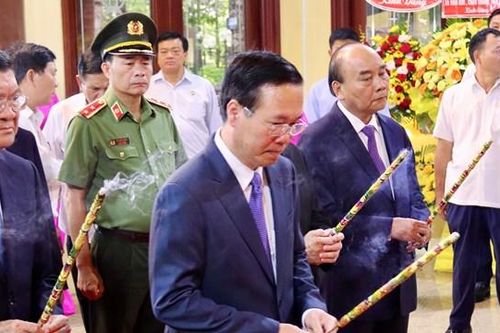 Chủ tịch nước Võ Văn Thưởng dâng hương tưởng niệm Chủ tịch Tôn Đức Thắng