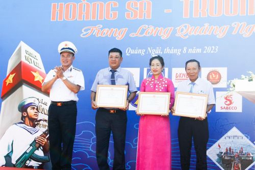 Triển lãm ảnh 'Hoàng Sa - Trường Sa trong lòng Quảng Ngãi'