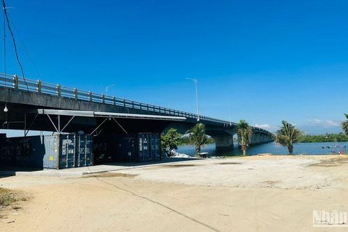 Văn phòng công ty dưới gầm cầu trăm tỷ