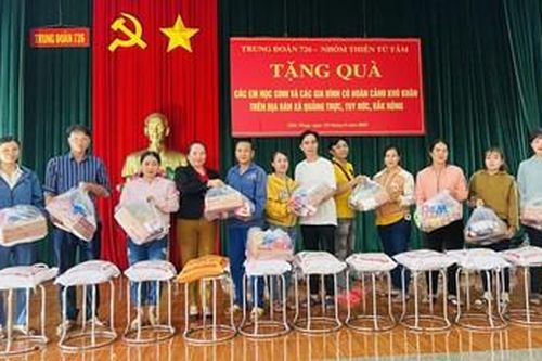 Tặng quà học sinh nghèo huyện Tuy Đức, tỉnh Đắk Nông trước thềm năm học mới