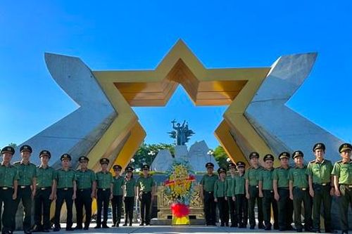 Tuổi trẻ Công an cửa khẩu Cảng HKQT Tân Sơn Nhất với chuỗi hoạt động về nguồn