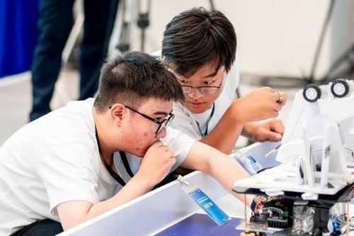 Hơn 3.200 học sinh, sinh viên và giáo viên được đào tạo và phát triển công nghệ cao