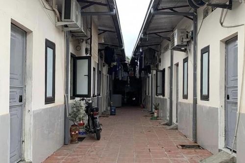 Nhà trọ đua nhau 'chặt chém' giá thuê và phí dịch vụ, sinh viên nghèo khốn khổ