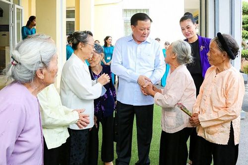 Hà Nội dành hơn 6 tỷ đồng tặng quà người có công dịp Quốc khánh 2/9