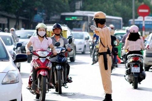 Loạt vụ vi phạm trật tự giao thông được xử lý nhờ tin nhắn của người dân
