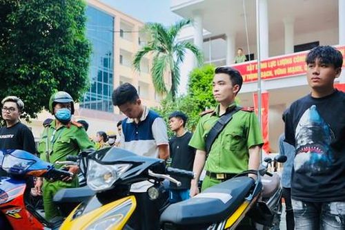 Bắt giữ khẩn cấp 25 người đua xe trên cầu Sài Gòn