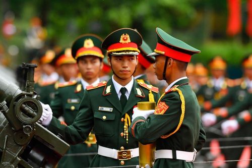 Kiến nghị tăng tuổi tại ngũ với sĩ quan cấp úy, thiếu tá, trung tá quân đội
