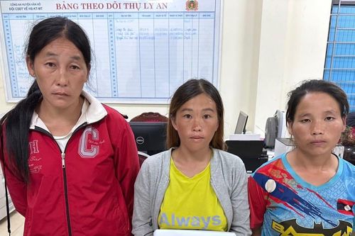 Người phụ nữ mua bán ma túy đến công an tự thú