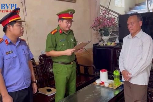 Phê chuẩn khởi tố, tạm giam nguyên Bí thư, Chủ tịch UBND xã 'ăn đất'