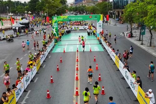 Khai mạc Giải chạy 'Nông thôn Việt Marathon - Nghệ An 2023: Cùng Faith về miền ví, giặm'
