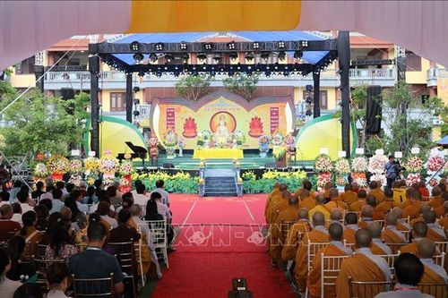 Hàng nghìn người dự Lễ hội thắp sáng tri ân mùa Vu lan báo hiếu 2023