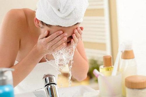 Bí quyết trị mụn trứng cá bằng nguyên liệu rẻ tiền, dễ kiếm