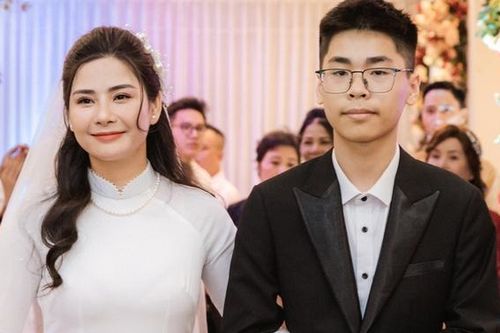Con trai Lưu Kỳ Hương gây chú ý khi xuất hiện trong đám cưới của mẹ