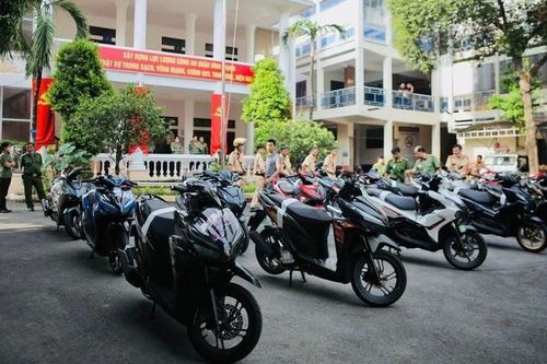 Tạm giữ 25 thanh thiếu niên tham gia đua xe trên cầu Sài Gòn