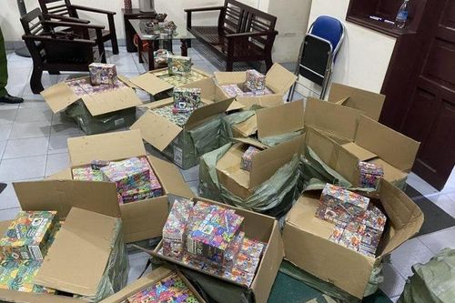 Xe khách vận chuyển số lượng lớn thuốc lá điện tử không rõ nguồn gốc