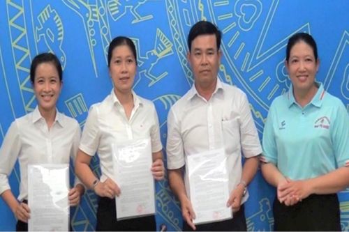 UBND huyện Chợ Mới trao quyết định điều động, bổ nhiệm 3 cán bộ quản lý ngành giáo dục