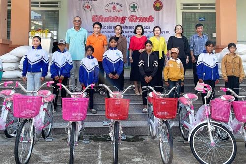 Trên 109 triệu đồng 'Tiếp sức đến trường' cho học sinh khó khăn tại xã Yang Bắc
