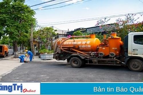 Một ngày chui cống nạo vét bùn