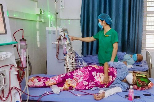 Chạy thận nhân tạo tại tuyến huyện: Một mũi tên trúng hai đích
