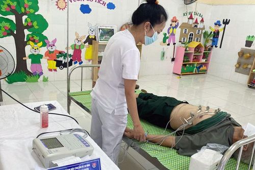 Khám bệnh, cấp thuốc miễn phí cho trên 900 người