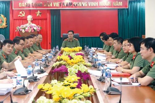 Chuyện chưa kể phía sau những dự án Luật