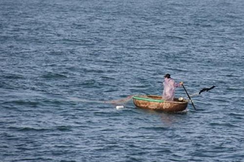 Hai ngư dân Phú Yên tử nạn khi đang hành nghề câu mực trên biển