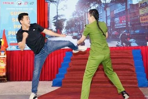 Khán giả hào hứng với màn võ thuật bắt cướp tại chương trình 'Gương sáng phố phường'