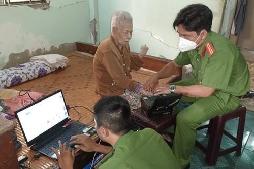 Công an xã kể chuyện làng
