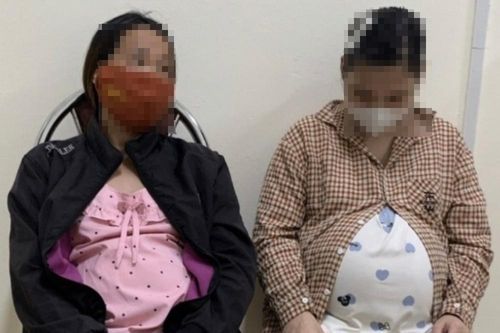 Xót lòng 2 người phụ nữ sắp sinh vượt biên để… bán con