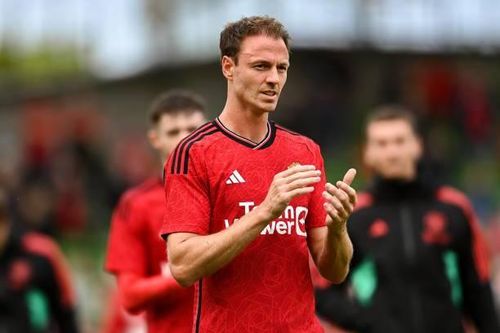 Tin chuyển nhượng ngày 20/8: MU ký hợp đồng ngắn hạn với Jonny Evans
