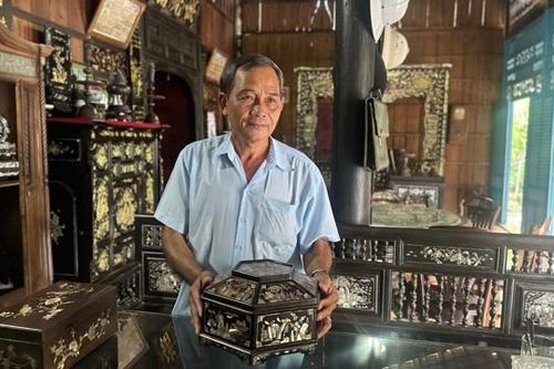 Lão nông miền Tây dành hết tiền bán lúa mua giường cổ 200 triệu đồng
