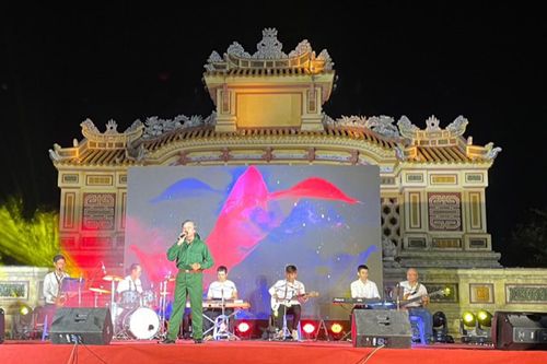 Ra mắt Đội văn nghệ xung kích TP Huế
