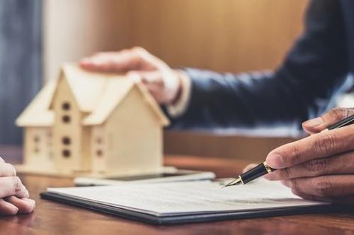 Không có quy định yêu cầu từ bỏ quyền sử dụng đất