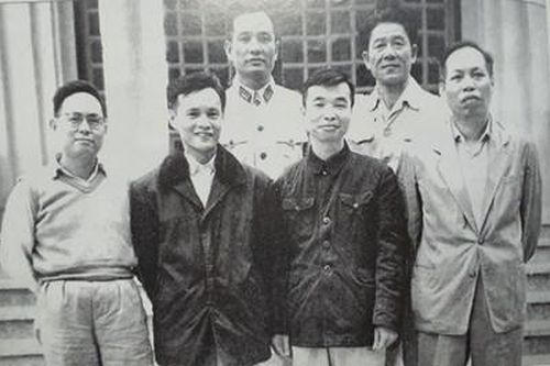 Cuộc họp trắng đêm và thời cơ khởi nghĩa