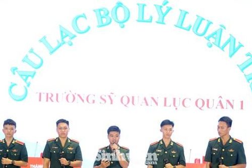 Năm chàng trai Ban Thanh niên Quân đội giành giải Nhất Chung kết Hội thi 'Ánh sáng soi đường'