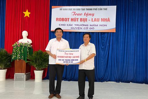 Trao tặng 27 robot hút bụi - lau nhà cho các trường mẫu giáo