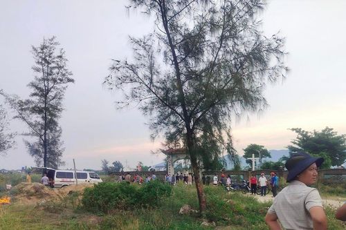 Phát hiện thi thể nam giới bên đường