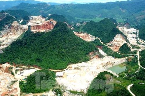 Nhìn từ trên cao những vạt rừng loang lổ ở thủ phủ khoáng sản Quỳ Hợp