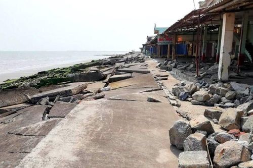 Dự kiến đầu tư 500 tỷ đồng xử lý sạt lở đê biển Cồn Tròn và Thịnh Long