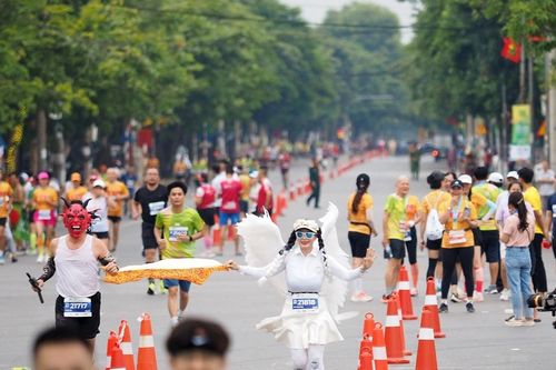 4.000 runner khắp thế giới so tài trong giải chạy marathon 'Về miền Ví Giặm'